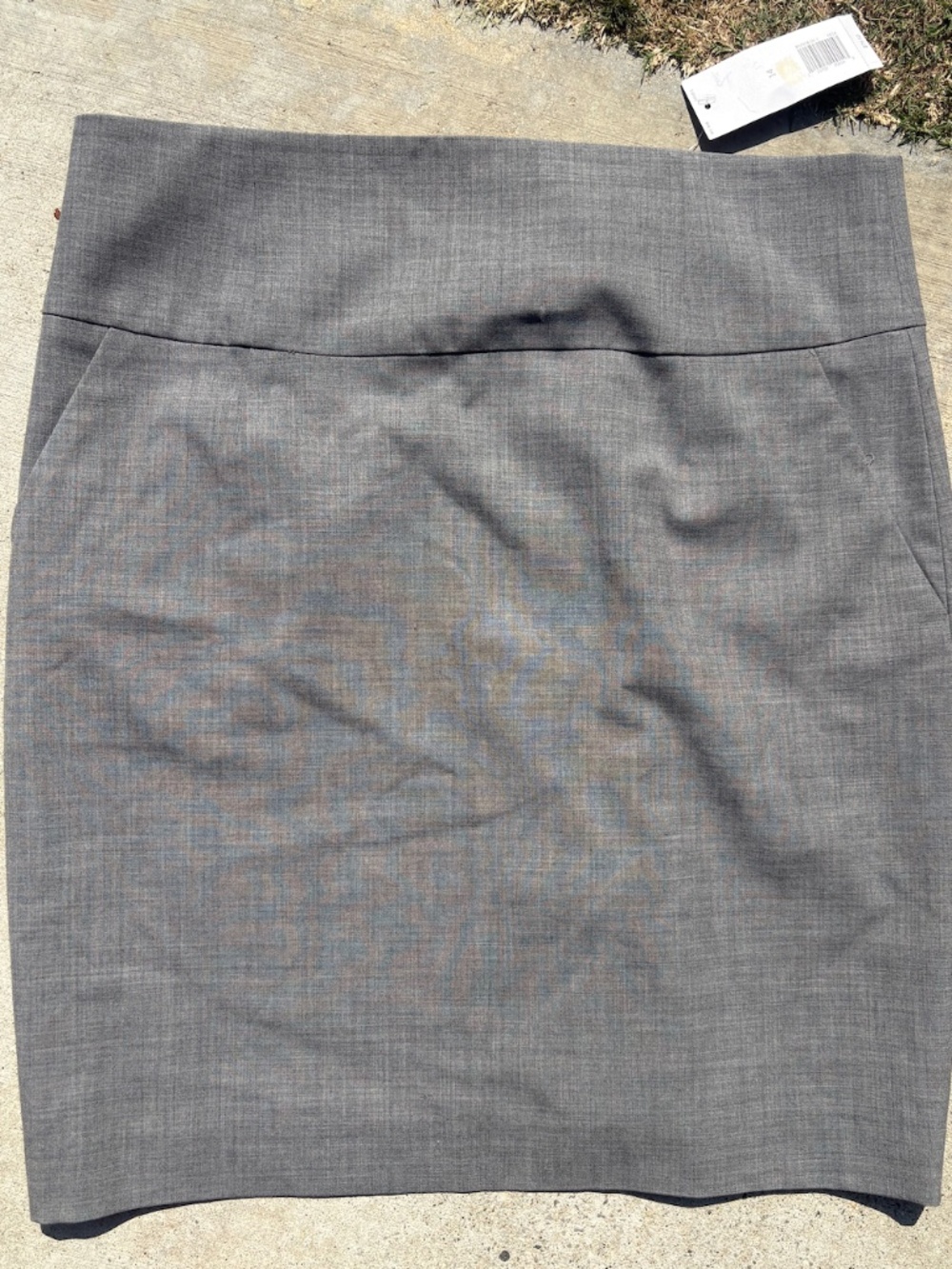 Classic Banana Republic pencil skirt, Light Grey, Size 14 (NWT)